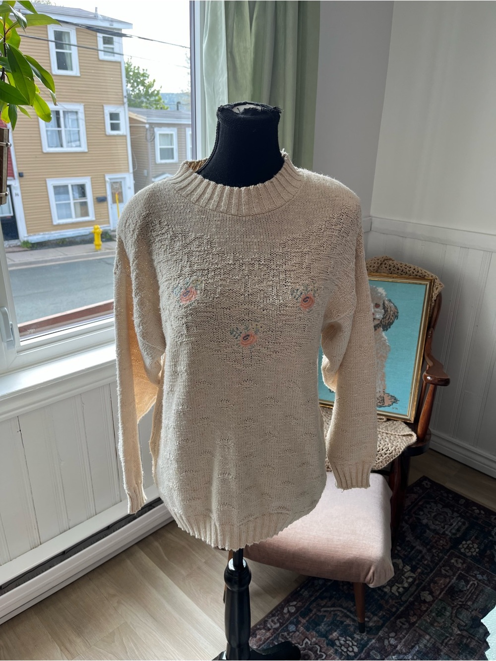 Women’s Vintage Cozy Cream Crewneck Sweater with Rose Embroidery M